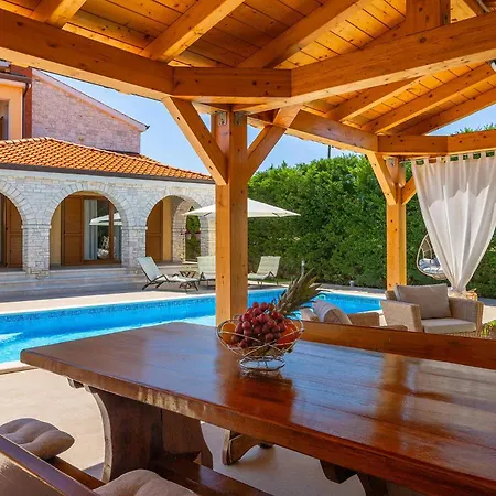 Aurora بيت للعطل